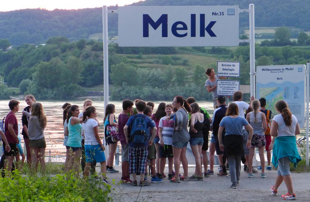 Junges Hotel Melk Exteriör bild